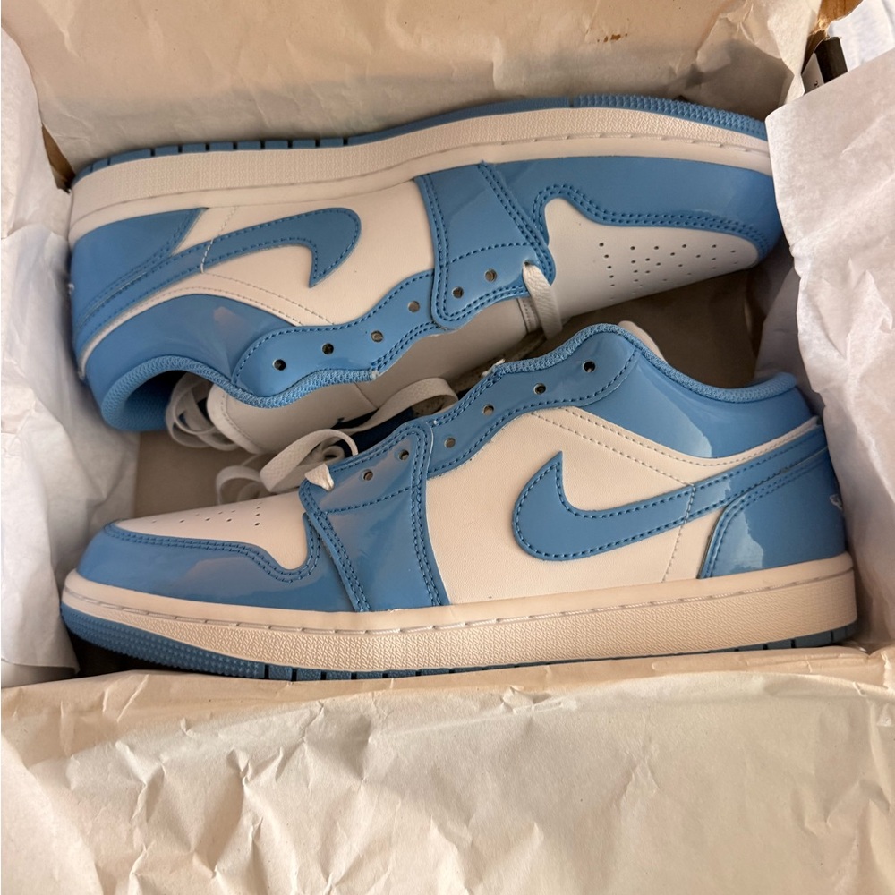 Jordan Air 1 Low SE White and Legend Blue men’s 8.5 new in box